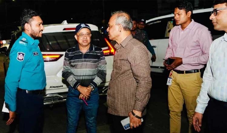 এসআই-কনস্টেবলকে দায়িত্বে অবহেলা করায় বরখাস্ত করলেন স্বরাষ্ট্র উপদেষ্টা