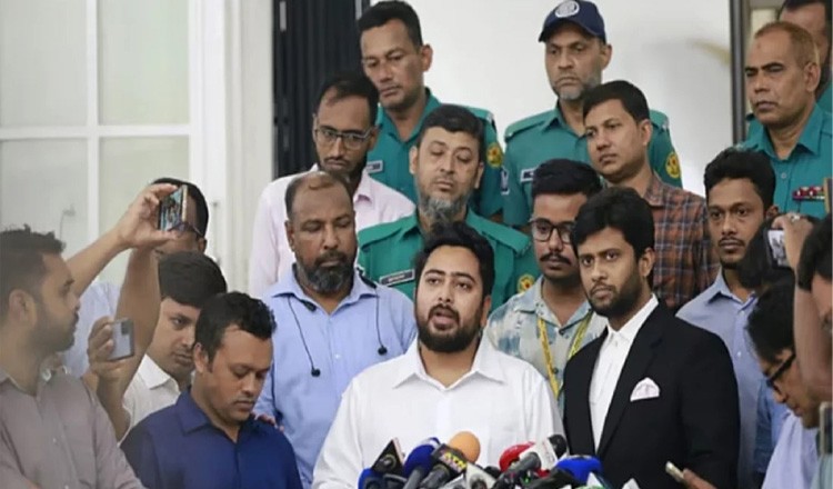 ট্রাইব্যুনালে মাহমুদুর রহমানের জেরা সমাপ্ত, সাক্ষ্য দিচ্ছেন নাহিদ ইসলাম