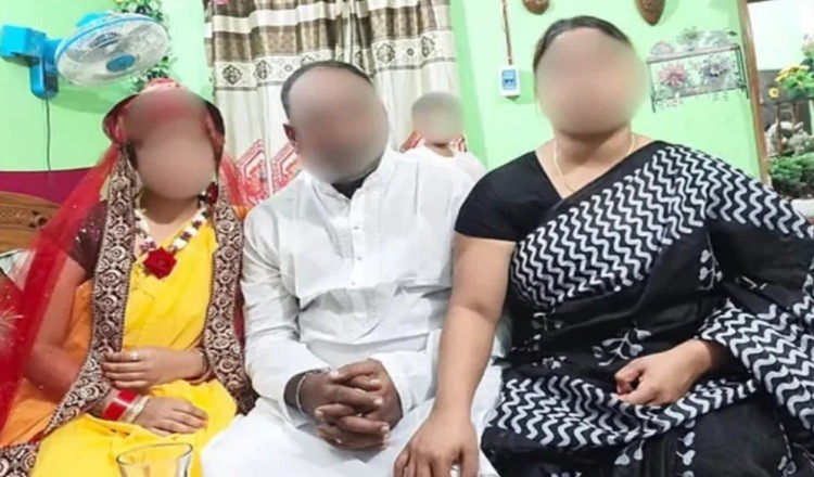 নওগাঁয় দুই বোনকে বিয়ের ঘটনায় যুবক ও দুই নারীকে গ্রামছাড়া করার অভিযোগ