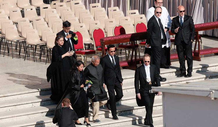 পোপের অন্ত্যেষ্টিক্রিয়ায় প্রধান উপদেষ্টার যোগদান