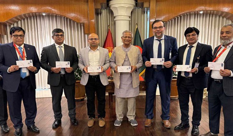 বিশ্ব টেলিযোগাযোগ দিবস উপলক্ষে স্মারক ডাকটিকিট অবমুক্ত করলেন প্রধান উপদেষ্টা