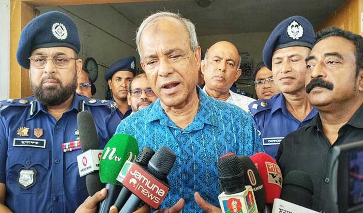 সরকারকে পাঁচ বছর ক্ষমতায় রাখার বিষয়ে আমি কিছু বলিনি, জনগণ বলেছে : স্বরাষ্ট্র উপদেষ্টা