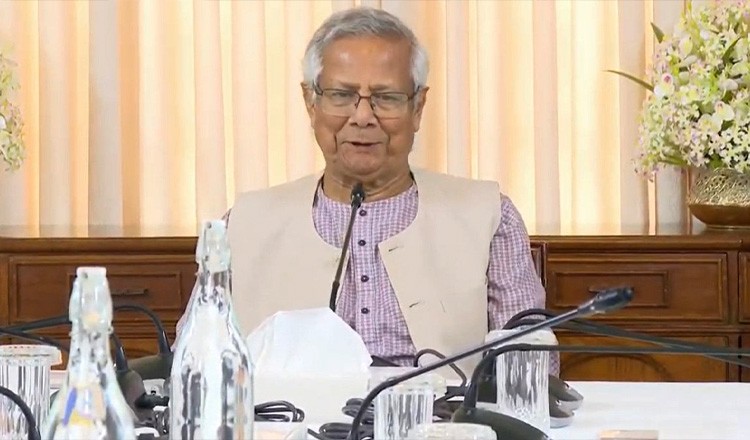 কড়াইল অগ্নিকাণ্ডে ক্ষতিগ্রস্তদের পূর্ণ সহায়তার প্রতিশ্রুতি প্রধান উপদেষ্টার