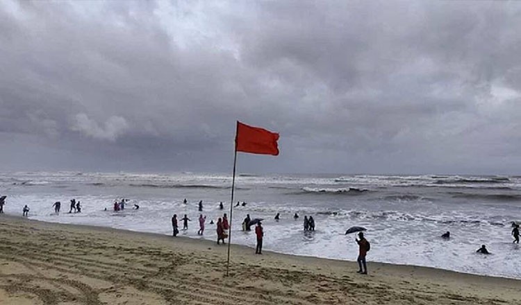 দেশের ৬ টি অঞ্চলের অভ্যন্তরীণ নদীবন্দরগুলোতে ১ নম্বর সতর্ক সংকেত জারি