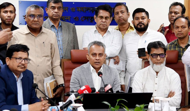 হাইওয়ে সড়কের ধারে গরুর হাট বসবে না বলে জানালেন সড়ক পরিবহন মন্ত্রী