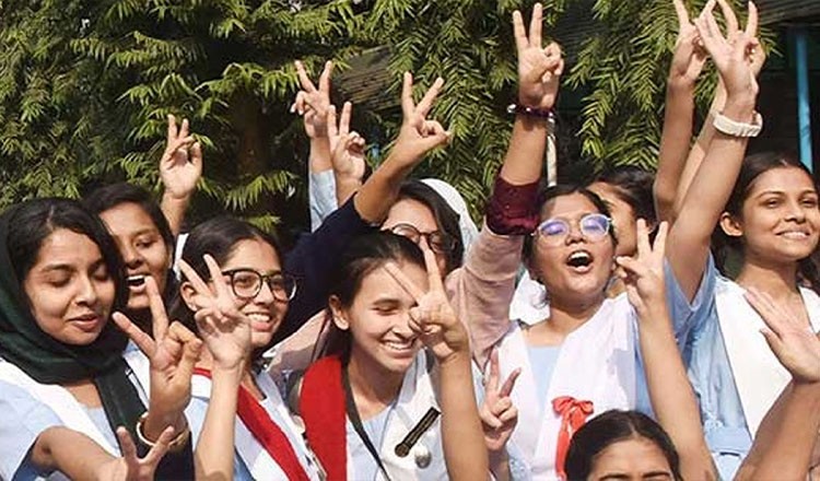 পাসের হার এবং জিপিএ-৫ দুই ক্ষেত্রেই এগিয়ে মেয়েরা