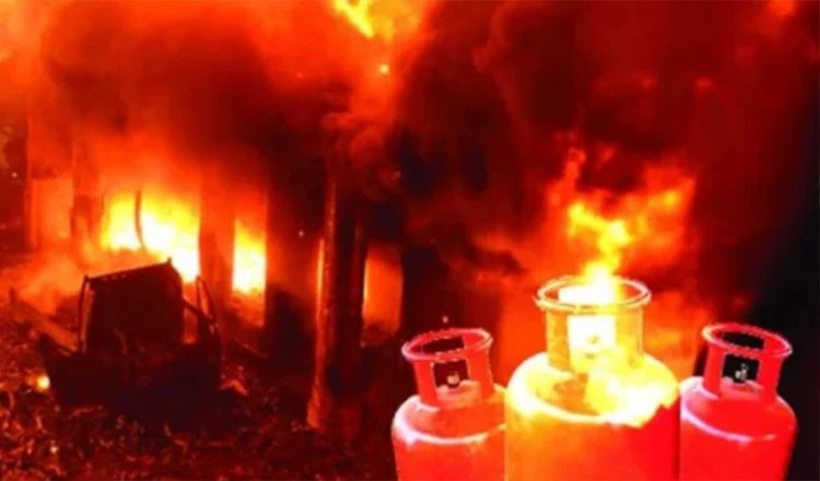 নারায়ণগঞ্জে ভয়াবহ গ্যাস বিস্ফোরণ, দগ্ধ ৫ জন
