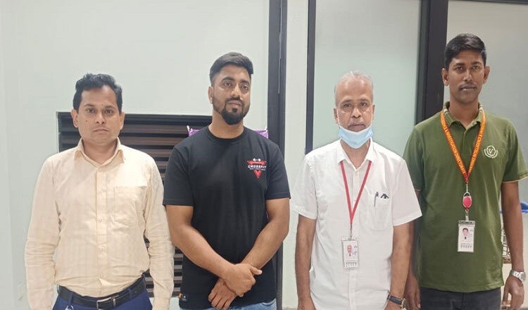 ২৭ লাখ টাকার বিদেশি মুদ্রাসহ যাত্রী আটক