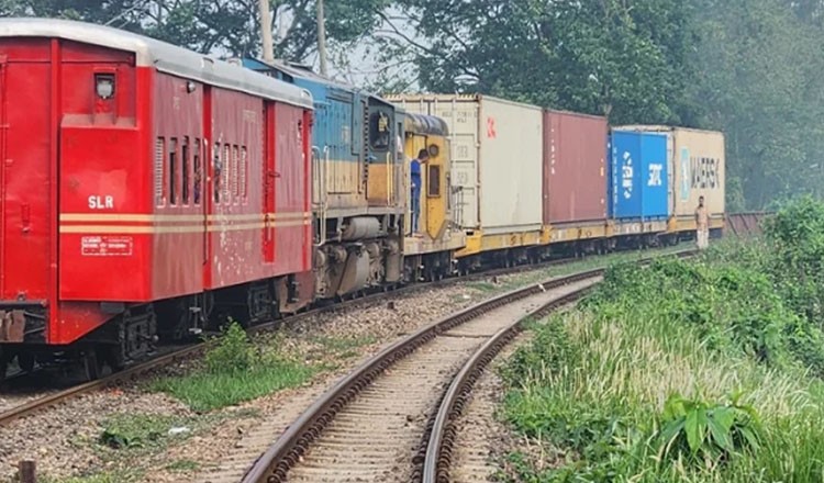 ঢাকা-চট্টগ্রাম রেলপথে ফিরেছে ট্রেন চলাচলের স্বাভাবিকতা