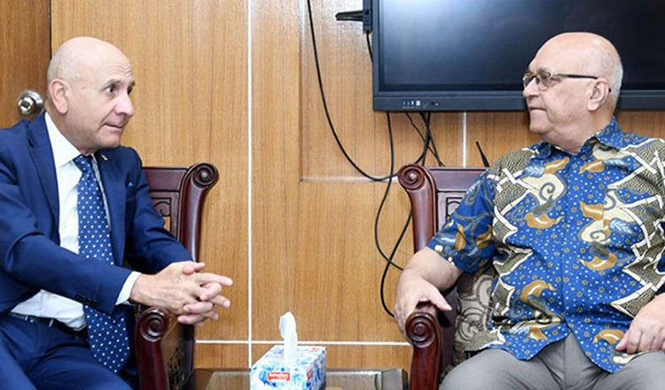 ইতালির রাষ্ট্রদূতের সাথে দুর্যোগ ব্যবস্থাপনা এবং ত্রাণ উপদেষ্টার সাক্ষাৎ