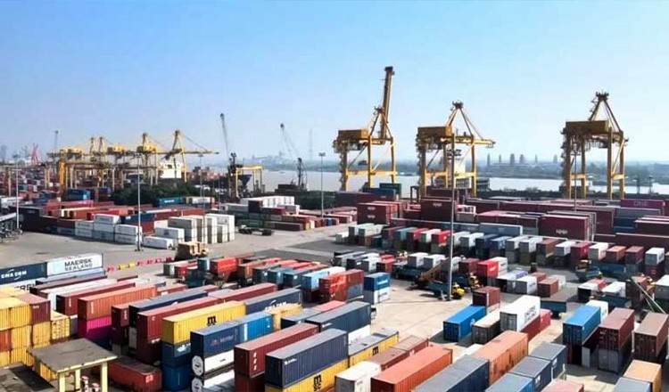 চট্টগ্রাম বন্দরের সাফল্য: ওয়েটিং টাইম শূন্য, কার্যক্রমে এসেছে গতি