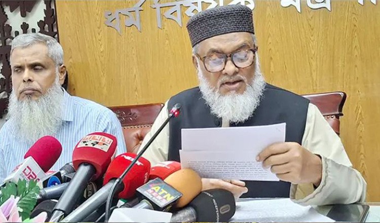 হজের অব্যয়িত প্রায় ৩৮ কোটি টাকা এজেন্সিগুলো ফেরত পেয়েছে : ধর্ম উপদেষ্টা