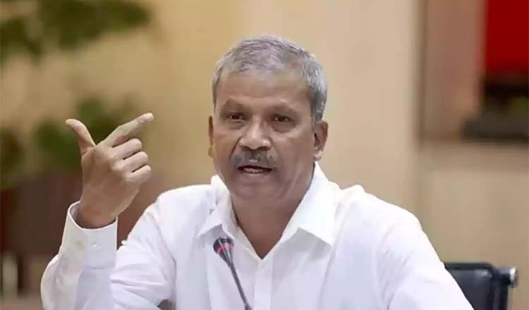 প্রবাসীদের গুজব এড়িয়ে চলার পরামর্শ দিলেন উপদেষ্টা আসিফ নজরুল