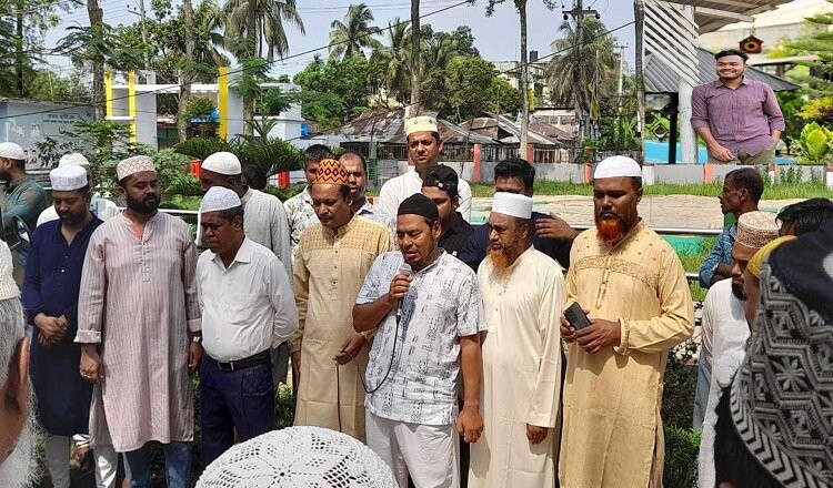 বুয়েট ছাত্রের মৃত্যু: ছেলের জানাজায় বাবার কান্না