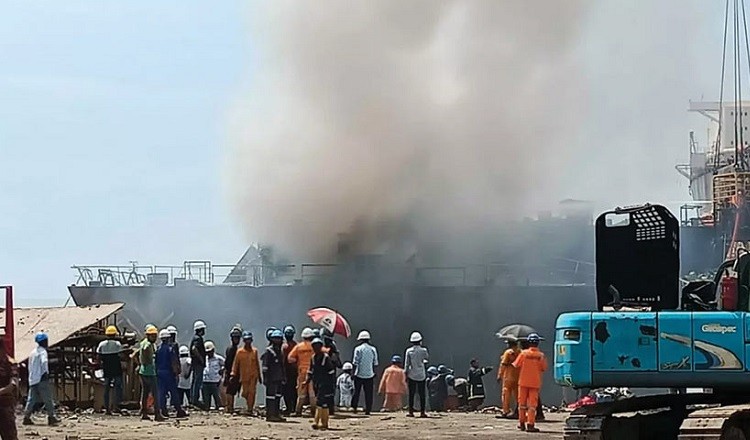 স্বরাজ্য স্ক্র্যাপ জাহাজের শিপ ব্রেকিং কার্যক্রম সম্পূর্ণ বন্ধ