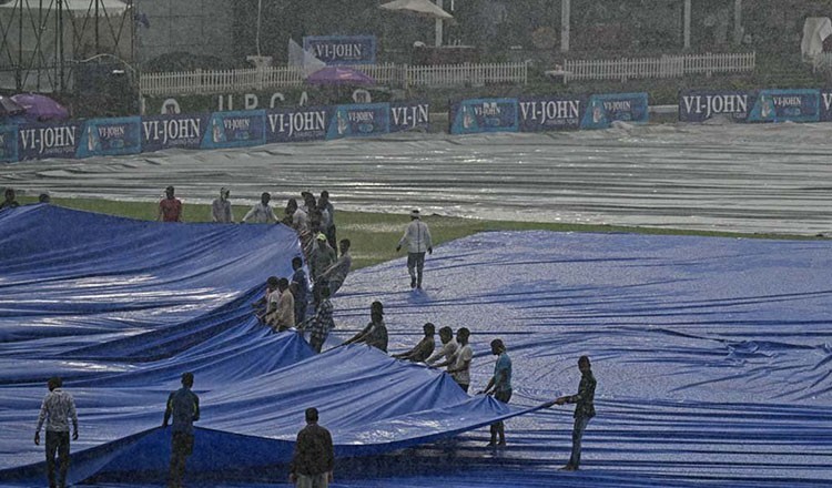 খেলা মাঠে গড়ানো নিয়ে শঙ্কা কানপুরে বৃষ্টি