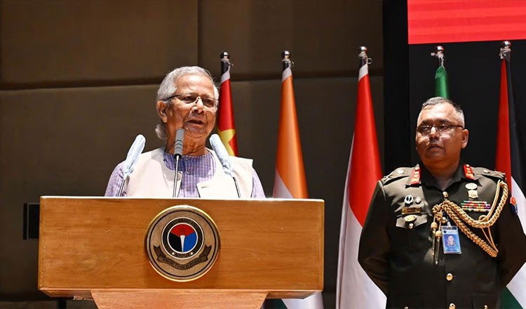 ডিফেন্স কলেজের গ্র্যাজুয়েশন অনুষ্ঠানে যোগদান প্রধান উপদেষ্টার