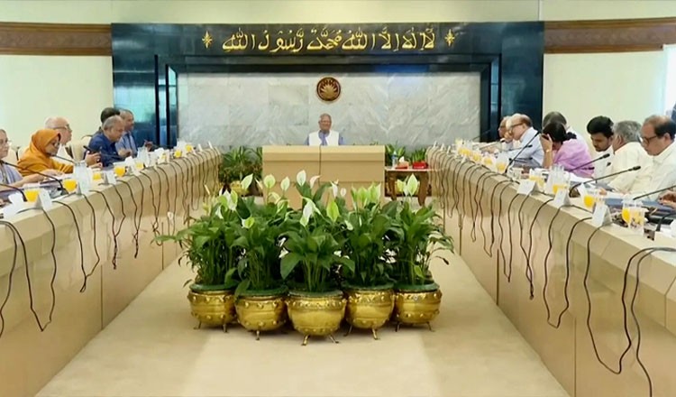 খালেদা জিয়ার আরোগ্যের জন্য উপদেষ্টা পরিষদের বিশেষ দোয়া ও মোনাজাত