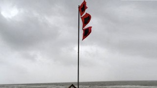 দেশের সমুদ্র বন্দরগুলোতে তিন নম্বর স্থানীয় সতর্ক সংকেত