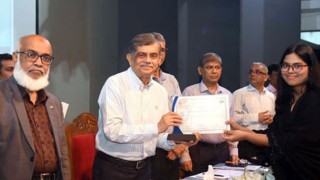 শিক্ষক, মা-বাবাকে ফুল দিয়ে কৃতজ্ঞতা জানাতে শিক্ষার্থীদের প্রতি আহ্বান জানিয়েছেন শিক্ষা উপদেষ্টা