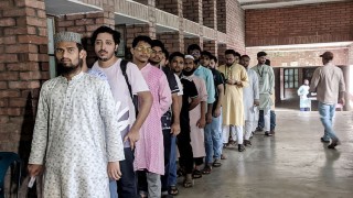 জাহাঙ্গীরনগর বিশ্ববিদ্যালয়ে জাকসু নির্বাচনে ভোট চলছে