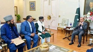 ধর্ম উপদেষ্টার সাথে সাক্ষাৎ করেছেন পাকিস্তানের প্রধানমন্ত্রীর