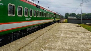 আন্তঃনগর ট্রেনটি দুই ঘন্টা পর ছেড়ে গেছে