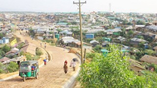 বাসের ধাক্কা: টেকনাফের রাস্তায় পড়েছিল দুই শিশুর লাশ