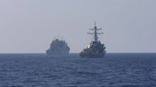 হুথিদের ভয়ে পিছিয়ে গেল ২ মার্কিন জাহাজ