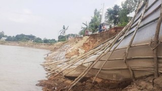 সরকার বন্যা নিয়ন্ত্রণ বাঁধ নির্মাণে সেনাবাহিনীর সম্পৃক্ততার কথা ভাবছে : উপদেষ্টা ফারুক ই আজম