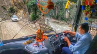 চলন্ত বাসে চালকের হার্ট অ্যাটাক, প্রাণে বাঁচল ৬০ যাত্রী