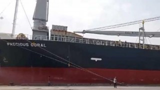 মেট্রোরেলের মালামালবাহী জাহাজ পৌছাল মোংলায়