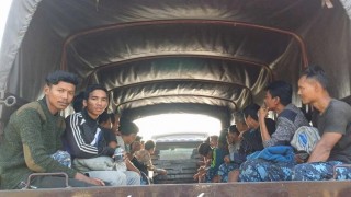 ঘুমধুম থেকে ১০০ বিজিপিকে টেকনাফে স্থানান্তর