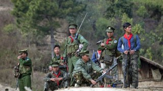 ফের বাংলাদেশে আশ্রয় নিল মিয়ানমার সেনারা