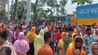 নারায়ণগঞ্জে ফের শ্রমিকদের সড়ক অবরোধ