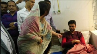 শিক্ষকের গুলিতে আহত ছাত্রকে দেখতে হাসপাতালে তদন্ত কমিটি