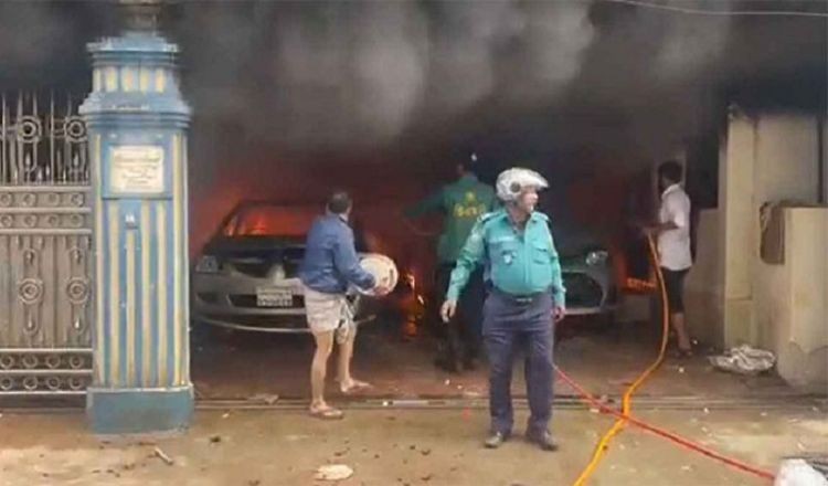 রাজধানীতে গৃহকর্মীর মৃত্যুর জেরে ৩ গাড়িতে আগুন