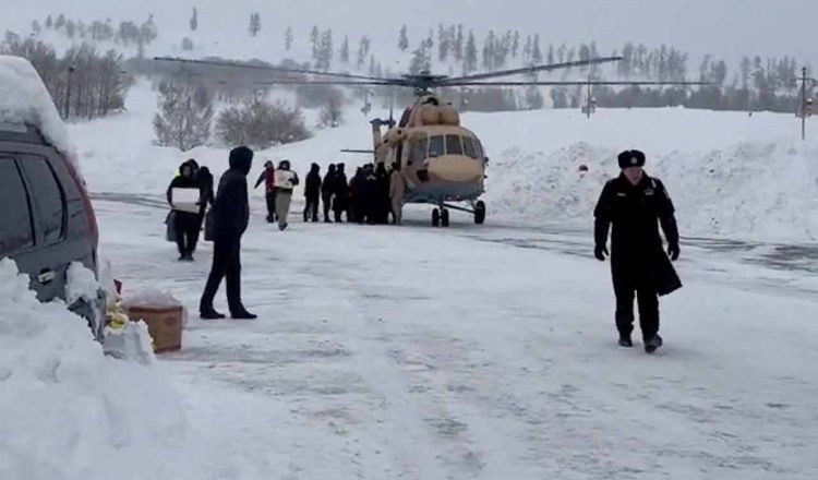 চীনে ভয়াবহ তুষার ধসে, হাজার পর্যটক আটকা