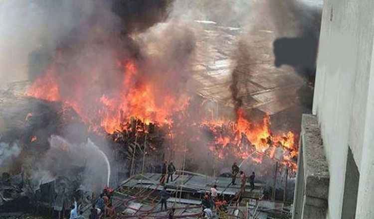 মিরপুরে ঝিলপাড় বস্তিতে ভয়াবহ আগুন