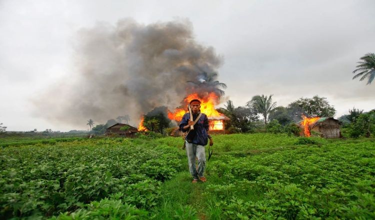 জান্তার হামলায় মিয়ানমারে নিহত ৪০