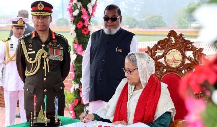 গোপালগঞ্জের পথে শেখ হাসিনা