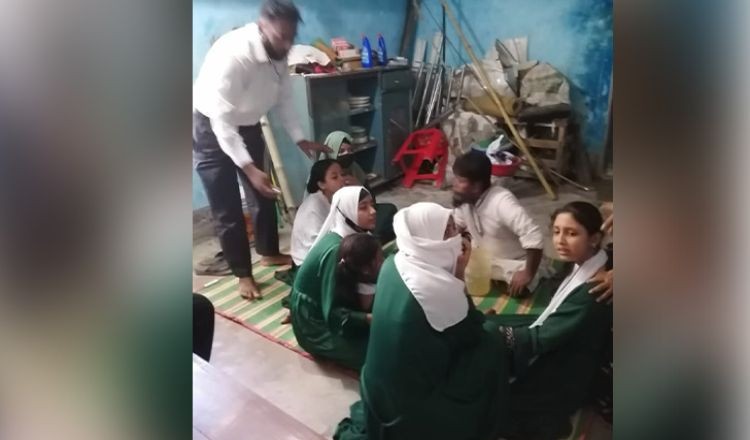 অজ্ঞাত কারণে শ্রেণিকক্ষেই অসুস্থ ১৫ শিক্ষার্থী