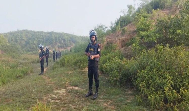 বিপুল অস্ত্র গোলাবারুদ সহ দুই আরসা সন্ত্রাসী আটক