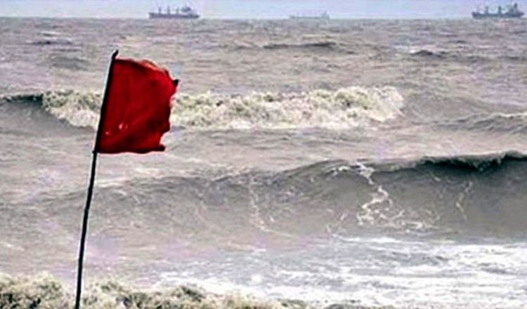 নিম্নচাপ তৈরি হতে পারে রাতেই, দেশজুড়ে বৃষ্টির পূর্বাভাস