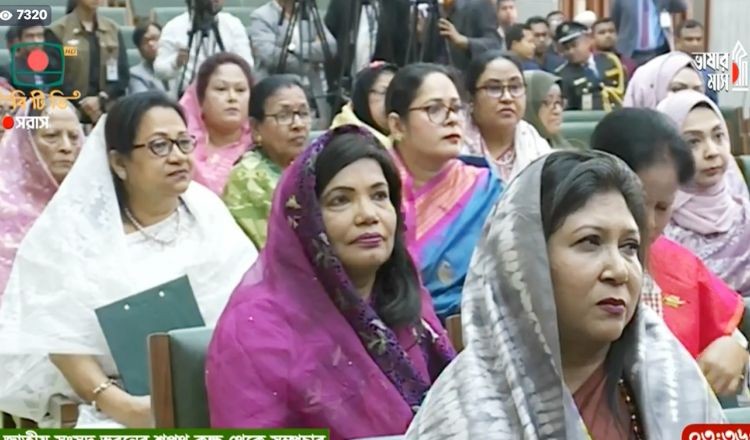 শপথ নিলেন ৫০ নারী এমপি