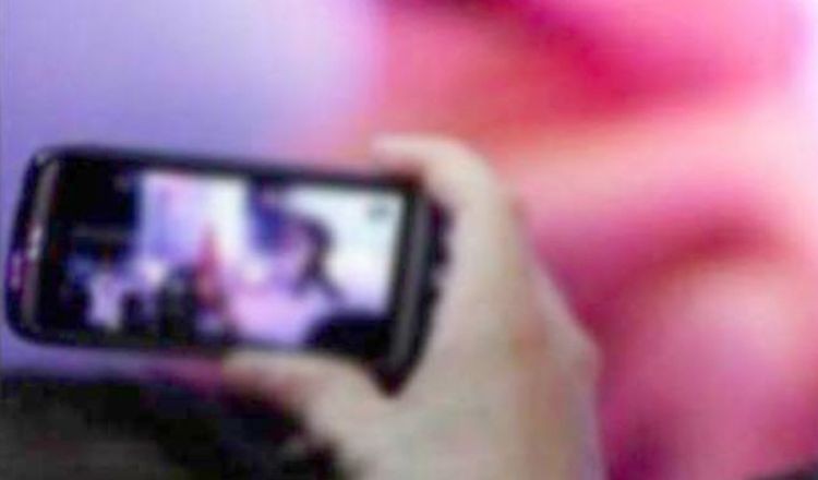 নোয়াখালীতে এবার গৃহবধূর বিবস্ত্র ভিডিও ধারণ, যা ঘটল...